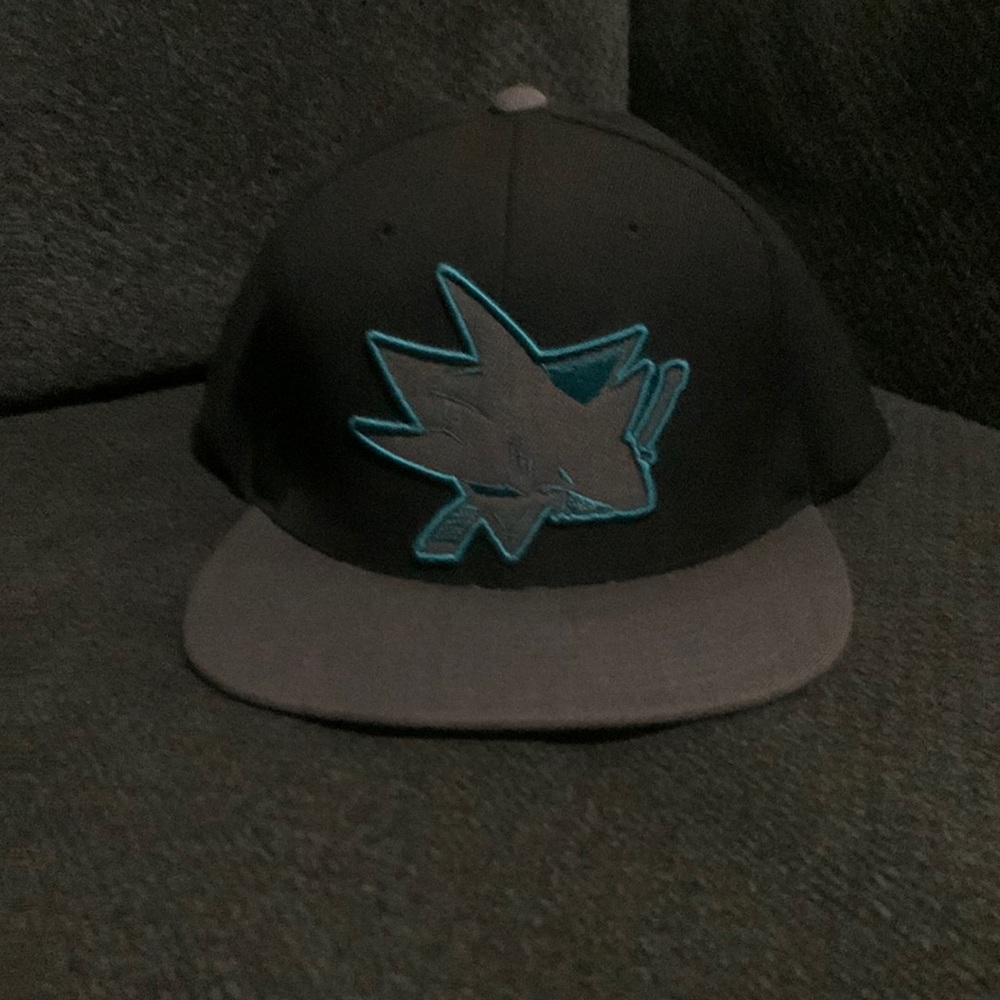 Mitchell and Ness San Jose Sharks snap back baseball cap